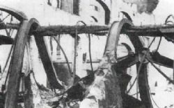 Il legno carbonizzato ha tenuto, l'acciaio si è parzialmente fuso ed ha ceduto