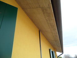 Foto 2 - discontinuità parete-tetto -> ponte termico